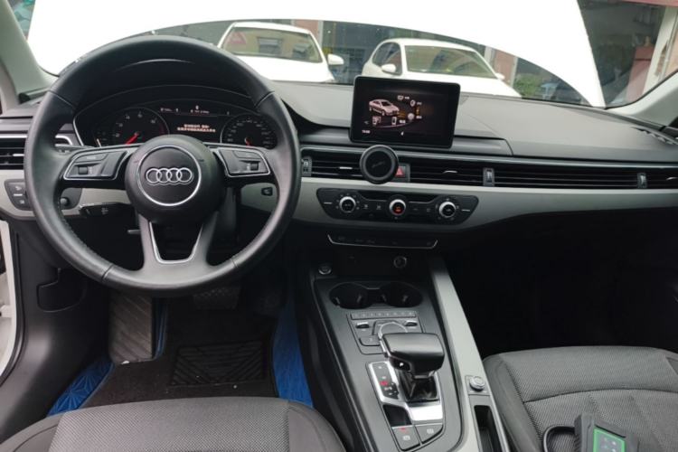 Used Audi A4L 2018 30th Anniversary Edition 40 TFSI Trendy Model Center Console