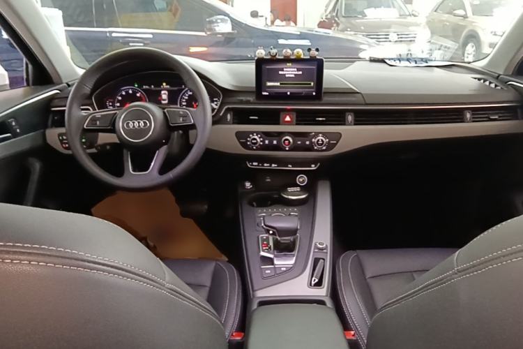 Used Audi A4L 2018 30th Anniversary Edition 40 TFSI Trendy Model Center Console