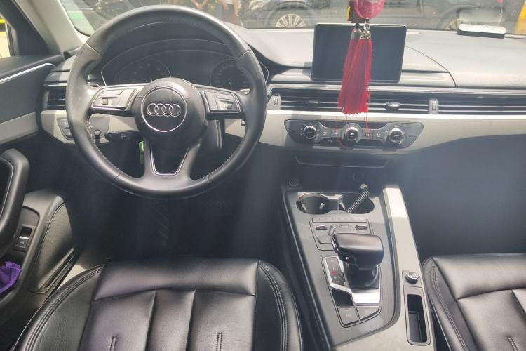 Used Audi A4L 2018 30th Anniversary Edition 40 TFSI Trendy Model Center Console