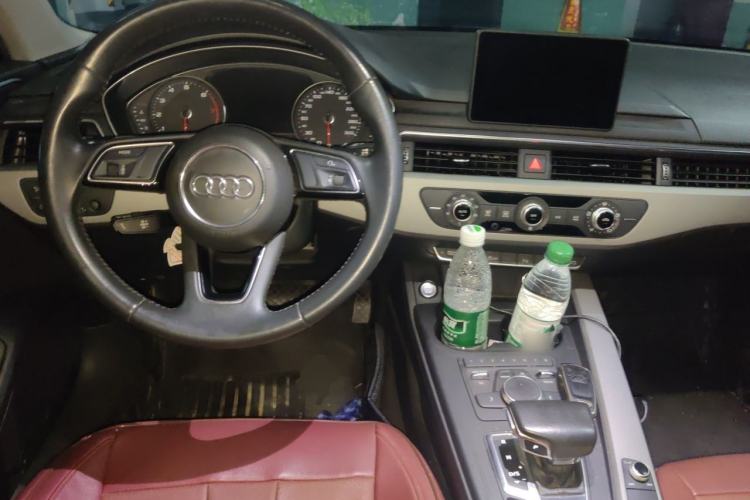 Used Audi A4L 2018 30th Anniversary Edition 40 TFSI Trendy Model Center Console