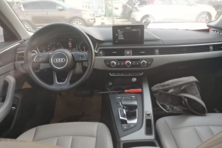 Used Audi A4L 2018 30th Anniversary Edition 40 TFSI Trendy Model Center Console