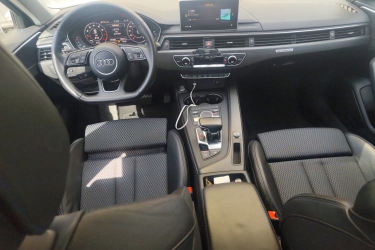 Used Audi A4L 2018 30th Anniversary Edition 45 TFSI quattro Sport model Center Console