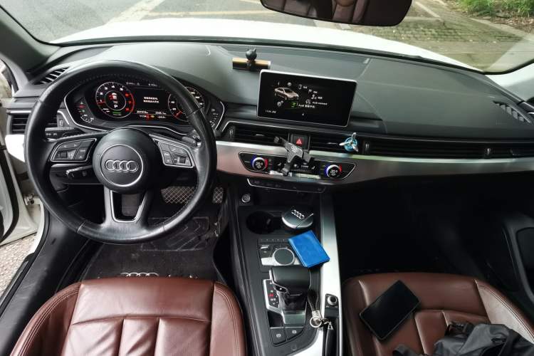 Used Audi A4L 2018 30th Anniversary Edition 40 TFSI Fashion Model Center Console