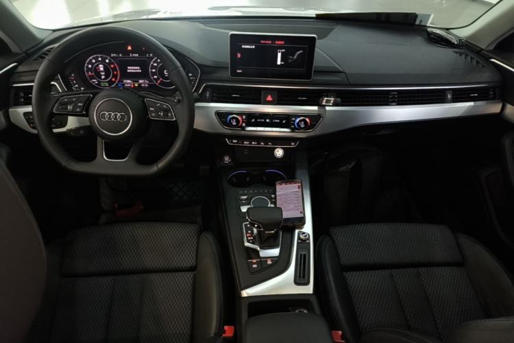 Used Audi A4L 2018 30th Anniversary Edition 40 TFSI Sport Edition Center Console