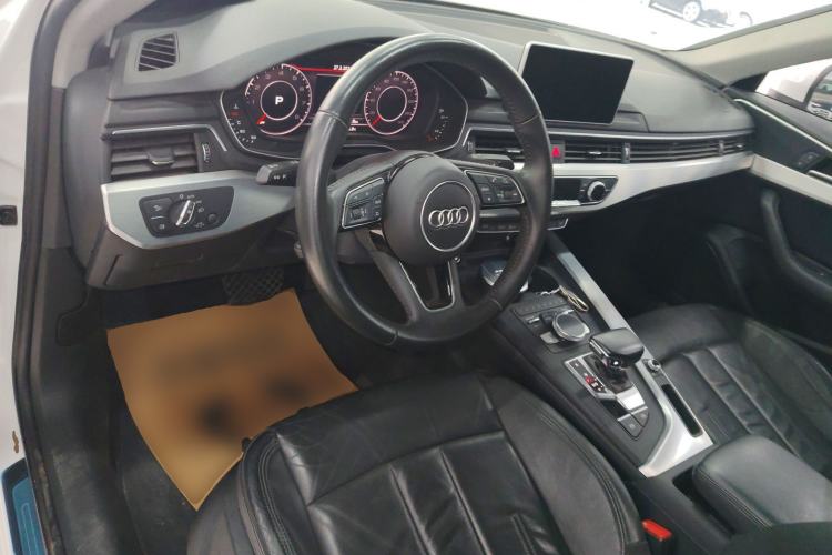 Used Audi A4L 2018 30th Anniversary Edition 40 TFSI Fashion Model Center Console
