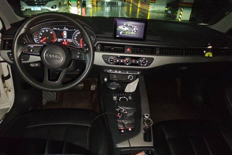 Used Audi A4L 2018 30th Anniversary Edition 40 TFSI Trendy Model Center Console