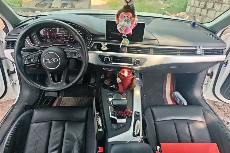 Used Audi A4L 2018 30th Anniversary Edition 40 TFSI Fashion Model Center Console