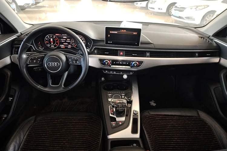 Used Audi A4L 2018 30th Anniversary Edition 40 TFSI Fashion Model Center Console