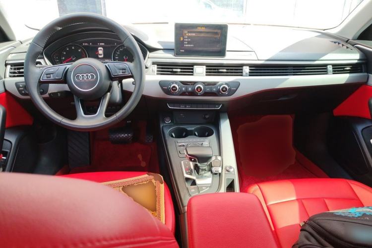 Used Audi A4L 2018 30th Anniversary Edition 30 TFSI Ambition Model Center Console