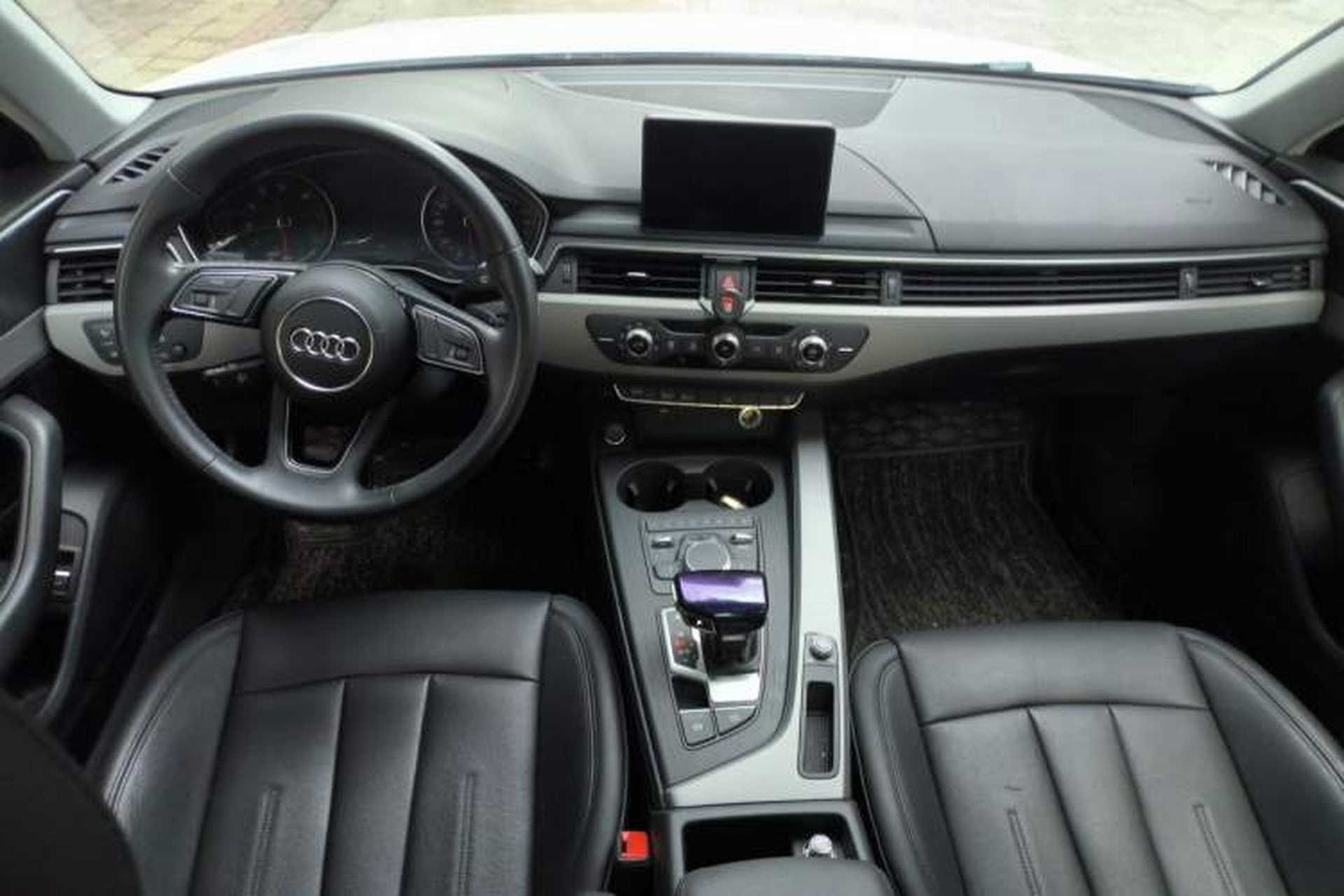 Used Audi A4L 2018 30th Anniversary Edition 40 TFSI Trendy Model Center Console