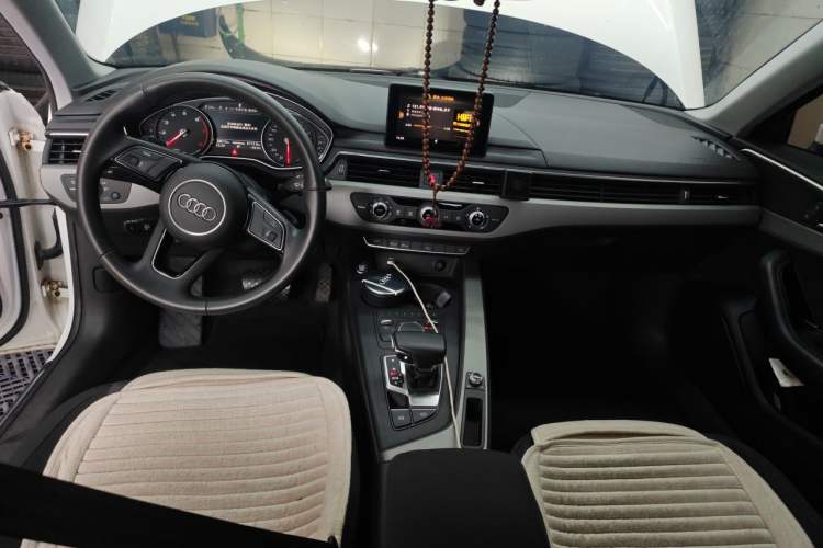 Used Audi A4L 2018 30th Anniversary Edition 40 TFSI Trendy Model Center Console