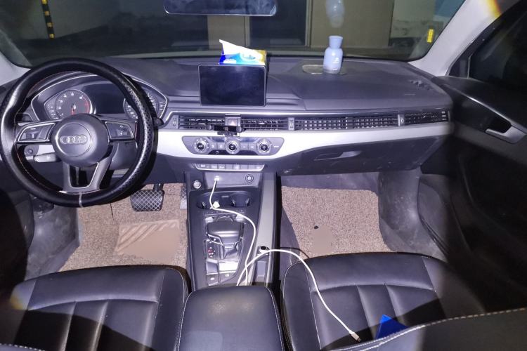 Used Audi A4L 2018 30th Anniversary Edition 40 TFSI Trendy Model Center Console