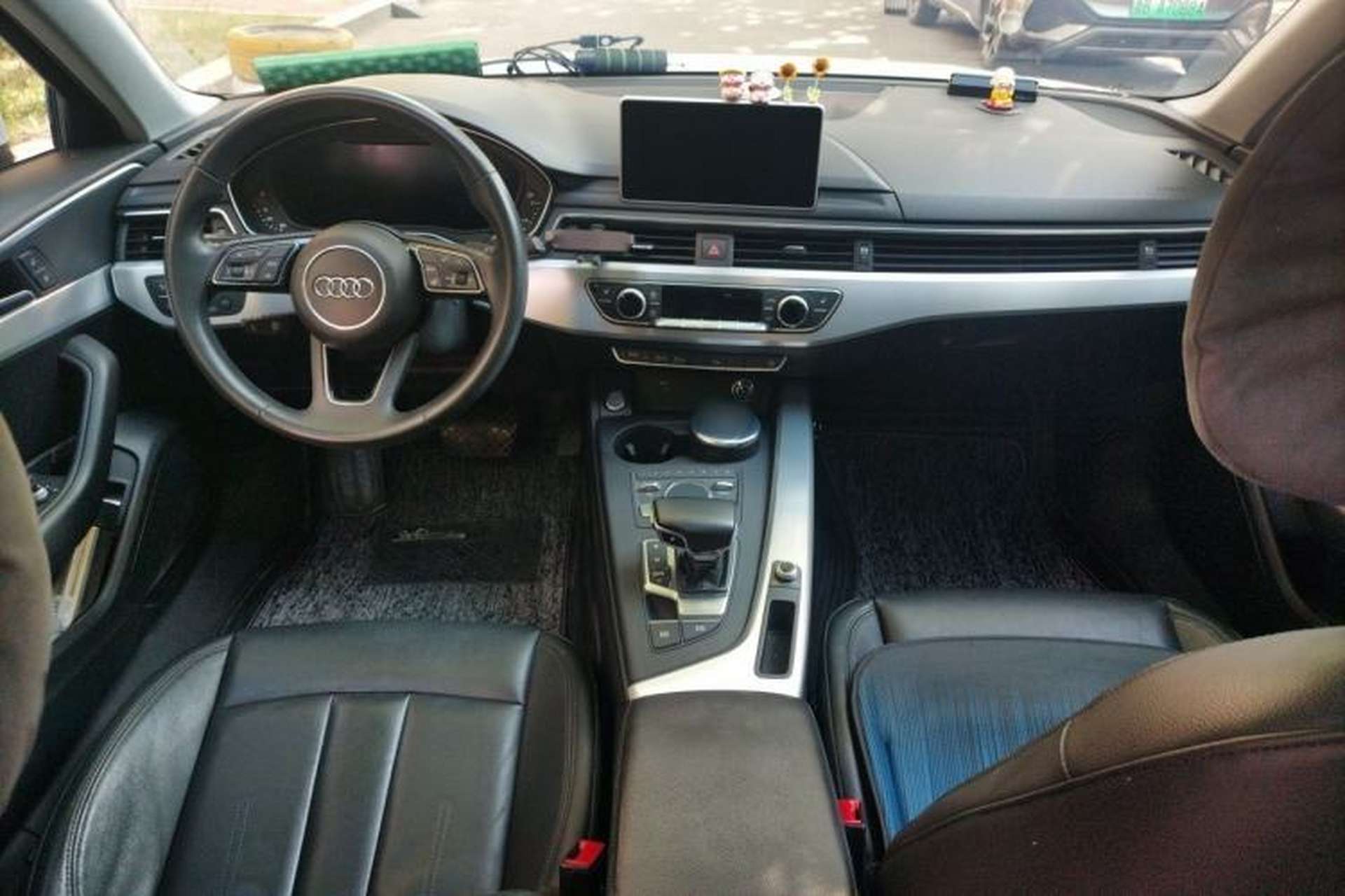 Used Audi A4L 2018 30th Anniversary Edition 40 TFSI Fashion Model Center Console