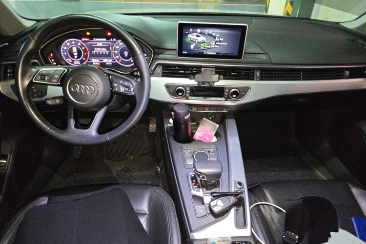 Used Audi A4L 2018 30th Anniversary Edition 40 TFSI Fashion Model Center Console