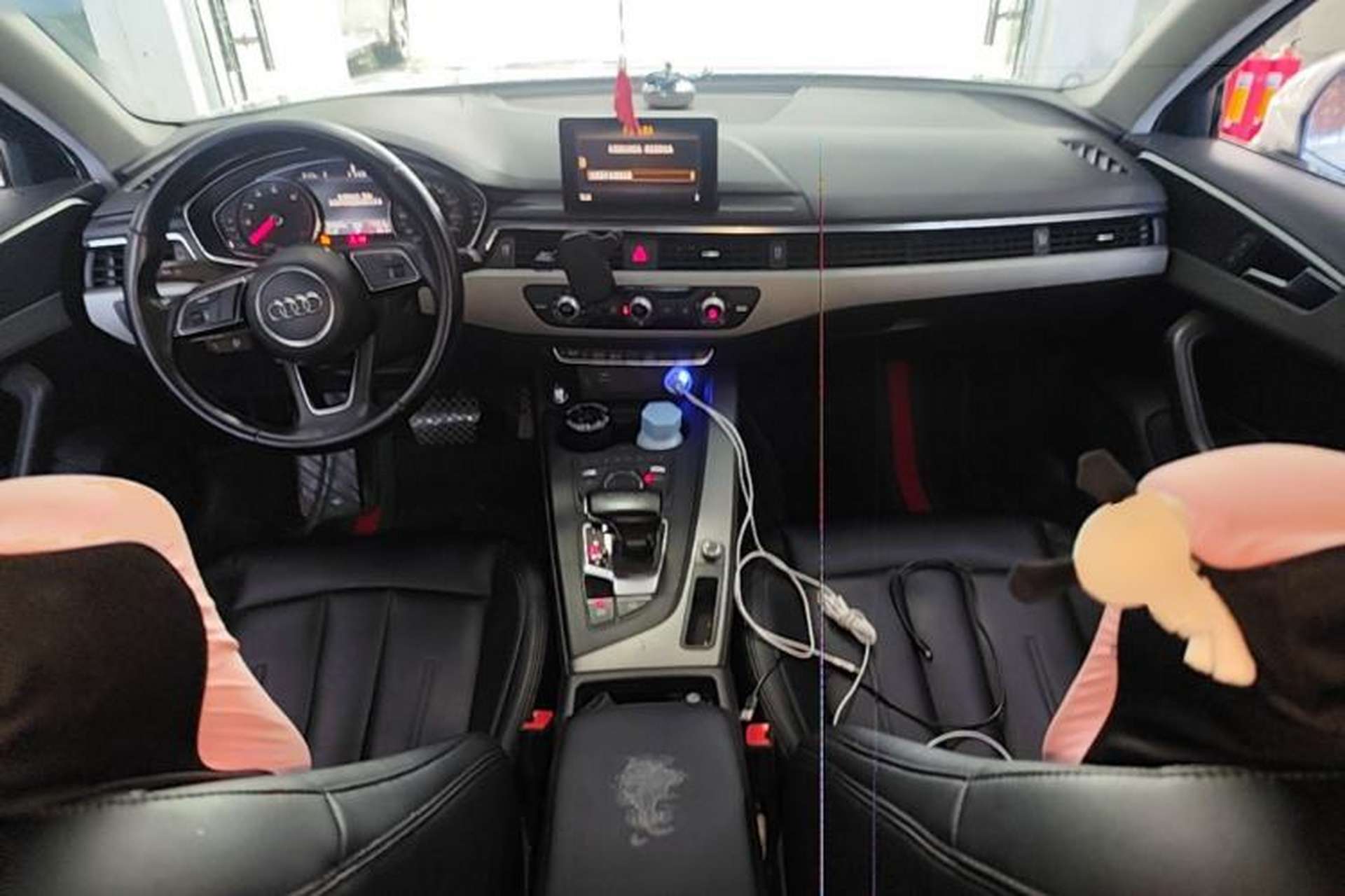 Used Audi A4L 2018 30th Anniversary Edition 40 TFSI Trendy Model Center Console