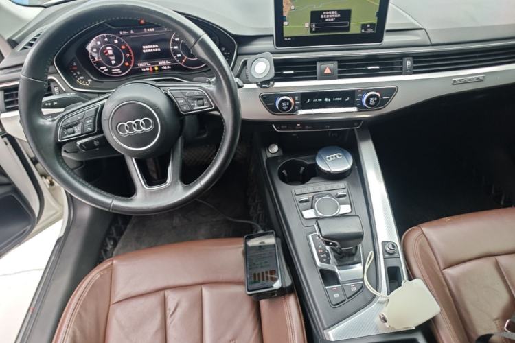 Used Audi A4L 2018 30th Anniversary Edition 40 TFSI Fashion Model Center Console