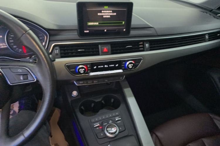 Used Audi A4L 2018 30th Anniversary Edition 40 TFSI Fashion Model Center Console