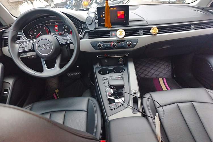 Used Audi A4L 2018 30th Anniversary Edition 40 TFSI Trendy Model Center Console