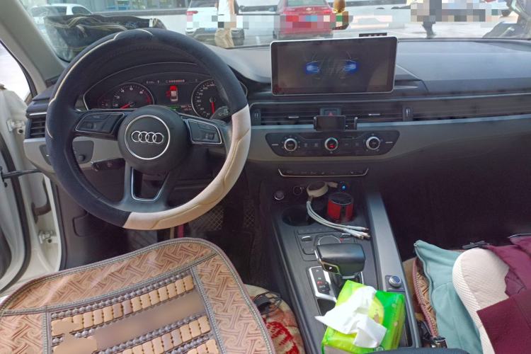 Used Audi A4L 2018 30th Anniversary Edition 40 TFSI Trendy Model Center Console