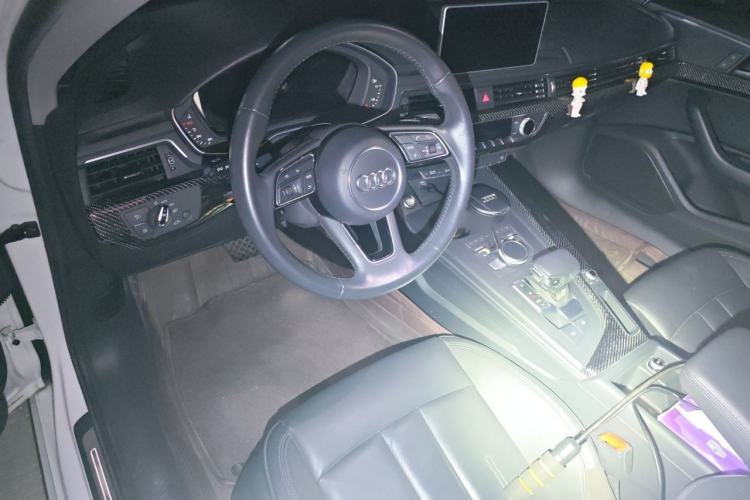 Used Audi A4L 2018 30th Anniversary Edition 40 TFSI Fashion Model Center Console
