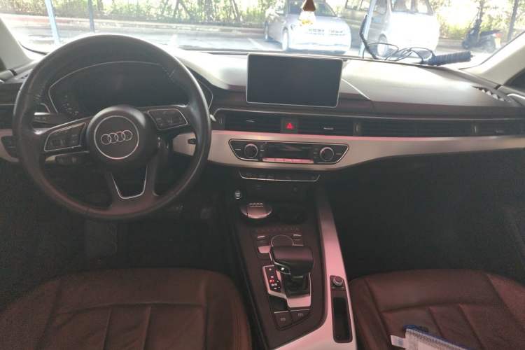 Used Audi A4L 2018 30th Anniversary Edition 40 TFSI Fashion Model Center Console