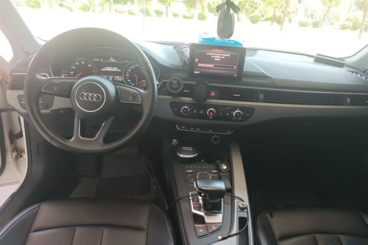 Used Audi A4L 2018 30th Anniversary Edition 40 TFSI Trendy Model Center Console