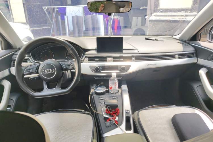 Used Audi A4L 2018 30th Anniversary Edition 45 TFSI quattro Individual Sport Edition Center Console