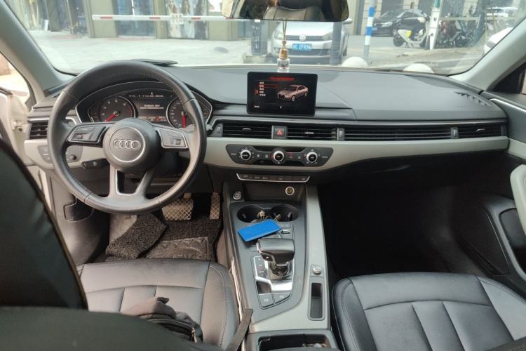Used Audi A4L 2018 30th Anniversary Edition 40 TFSI Trendy Model Center Console