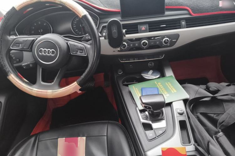 Used Audi A4L 2018 30th Anniversary Edition 40 TFSI Trendy Model Center Console