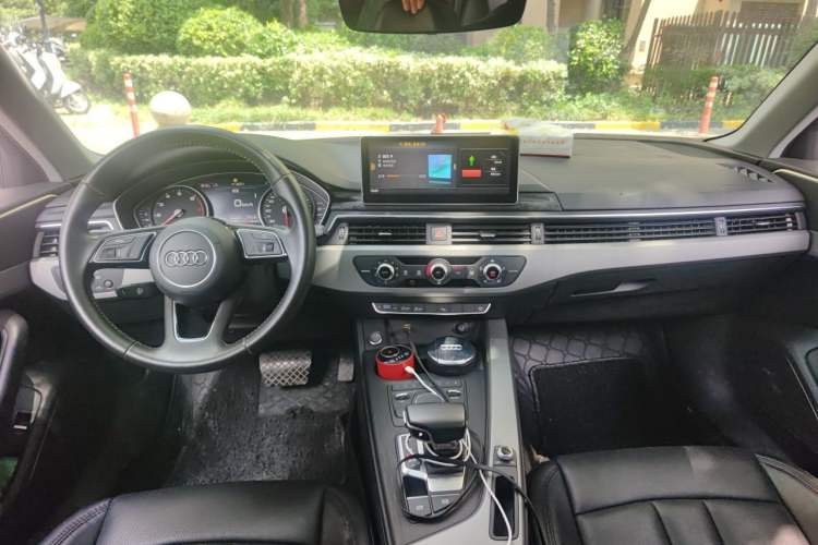 Used Audi A4L 2018 30th Anniversary Edition 40 TFSI Trendy Model Center Console