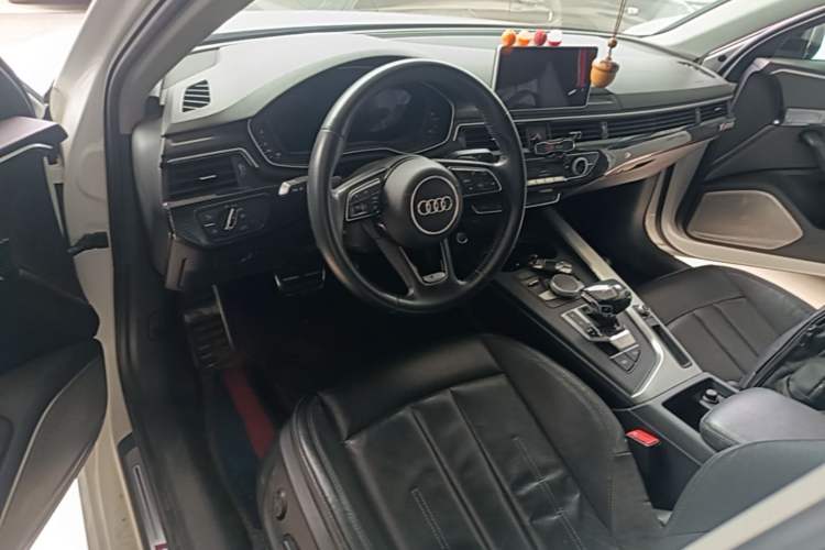 Used Audi A4L 2018 30th Anniversary Edition 40 TFSI Fashion Model Center Console