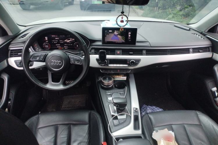 Used Audi A4L 2018 30th Anniversary Edition 40 TFSI Fashion Model Center Console