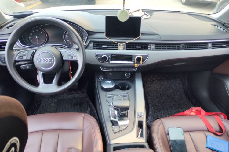 Used Audi A4L 2018 30th Anniversary Edition 40 TFSI Trendy Model Center Console