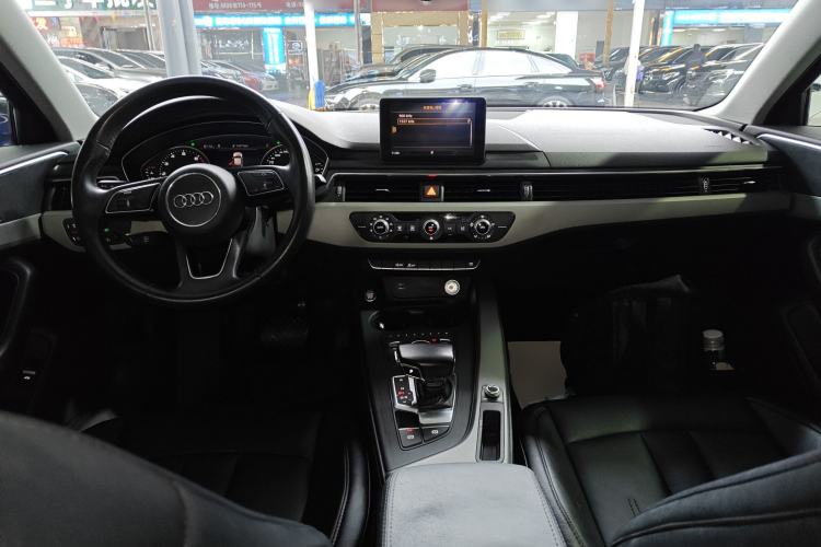 Used Audi A4L 2018 30th Anniversary Edition 30 TFSI Ambition Model Center Console