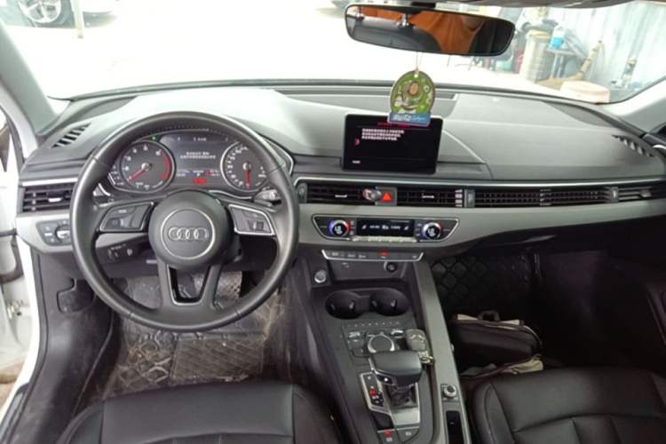 Used Audi A4L 2018 30th Anniversary Edition 40 TFSI Trendy Model Center Console