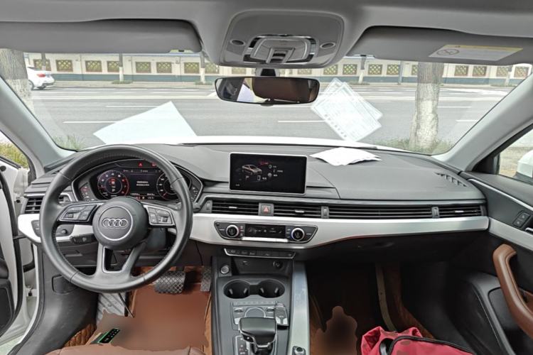 Used Audi A4L 2018 30th Anniversary Edition 40 TFSI Fashion Model Center Console