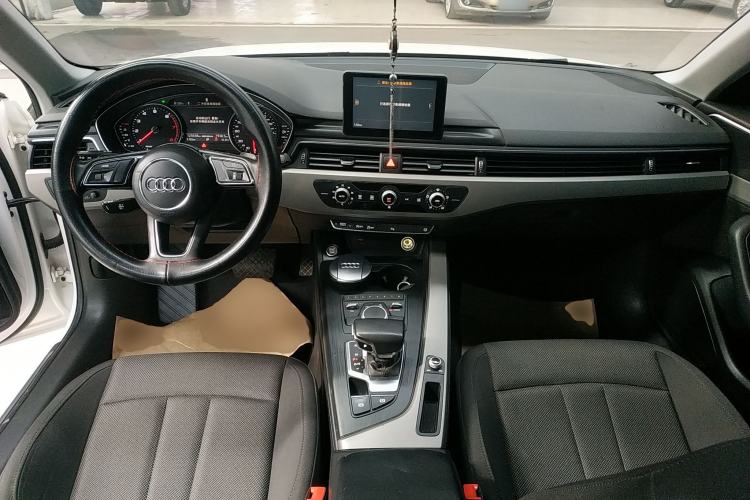 Used Audi A4L 2018 30th Anniversary Edition 40 TFSI Trendy Model Center Console