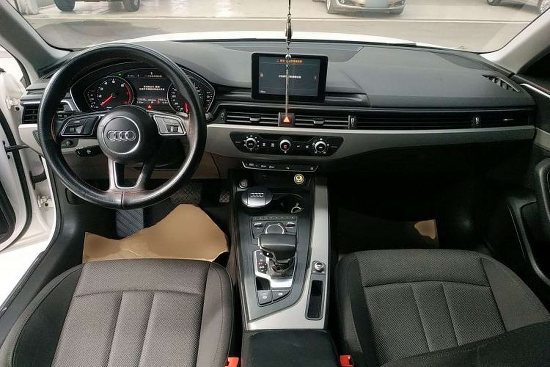 Used Audi A4L 2018 30th Anniversary Edition 40 TFSI Trendy Model Center Console