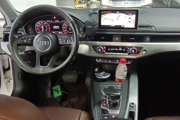Used Audi A4L 2018 30th Anniversary Edition 40 TFSI Fashion Model Center Console