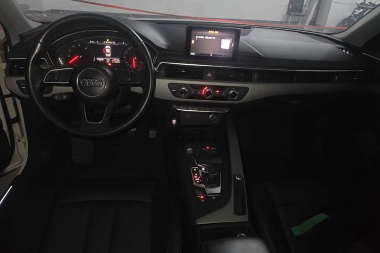 Used Audi A4L 2018 30th Anniversary Edition 40 TFSI Trendy Model Center Console
