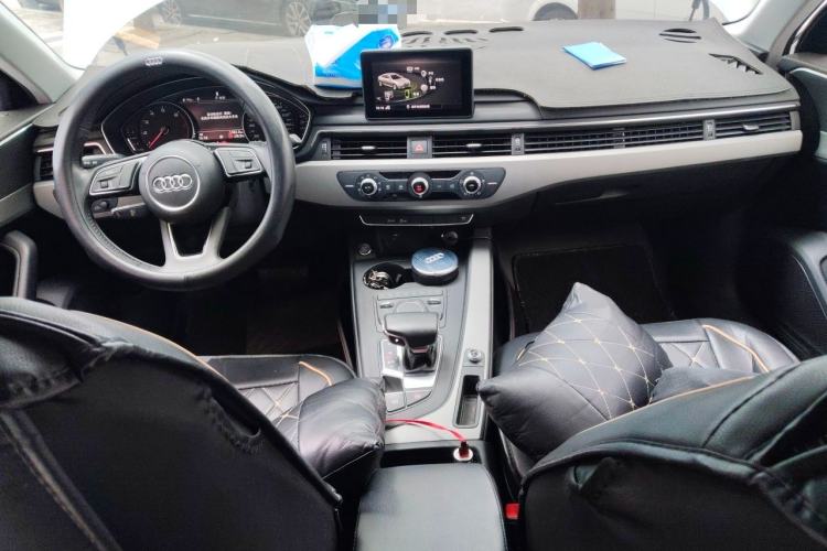 Used Audi A4L 2018 30th Anniversary Edition 30 TFSI Ambition Model Center Console