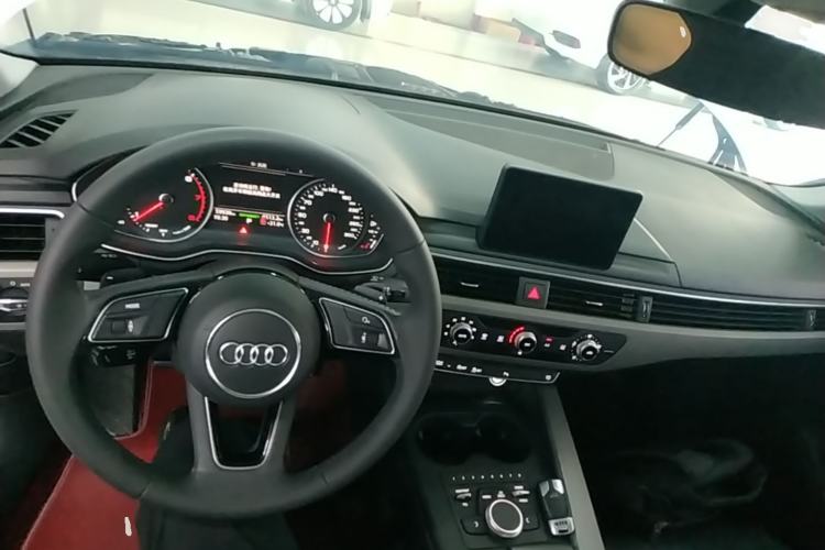 Used Audi A4L 2018 30th Anniversary Edition 40 TFSI Trendy Model Center Console