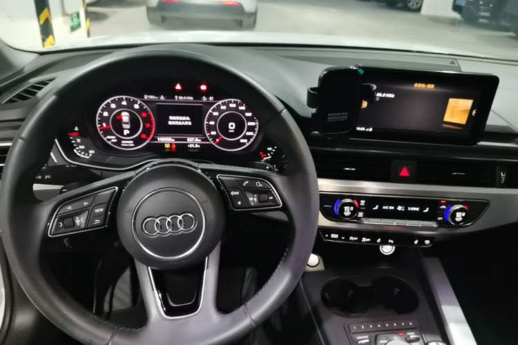 Used Audi A4L 2018 30th Anniversary Edition 40 TFSI Fashion Model Center Console