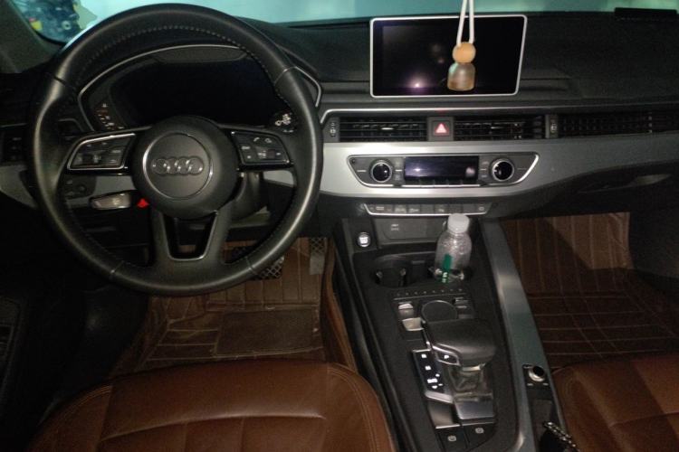 Used Audi A4L 2018 30th Anniversary Edition 40 TFSI Fashion Model Center Console