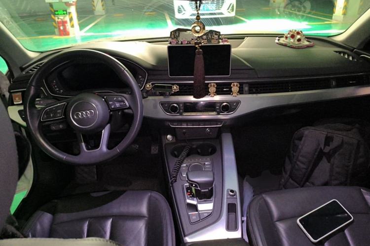 Used Audi A4L 2018 30th Anniversary Edition 40 TFSI Fashion Model Center Console