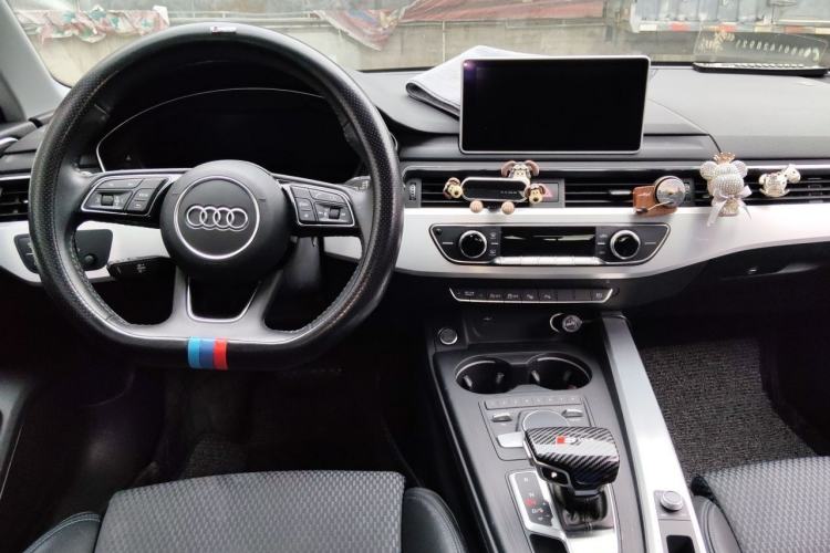 Used Audi A4L 2018 30th Anniversary Edition 40 TFSI Sport Edition Center Console