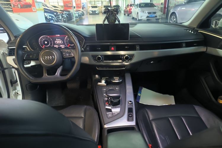 Used Audi A4L 2018 30th Anniversary Edition 40 TFSI Fashion Model Center Console