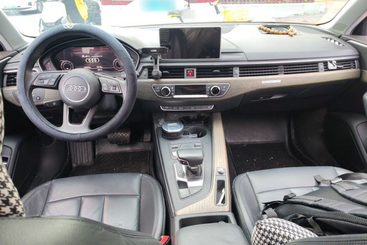 Used Audi A4L 2018 30th Anniversary Edition 40 TFSI Fashion Model Center Console