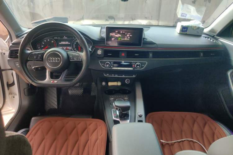 Used Audi A4L 2018 30th Anniversary Edition 30 TFSI Ambition Model Center Console