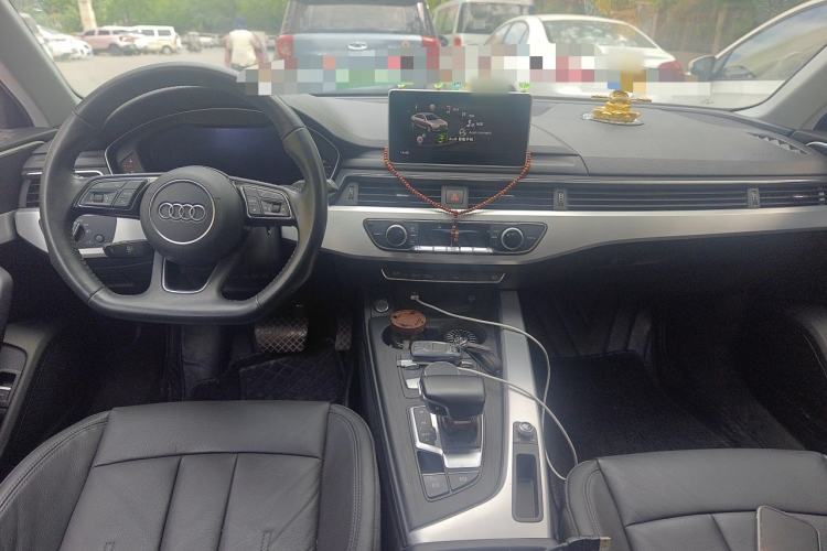 Used Audi A4L 2018 30th Anniversary Edition 40 TFSI Fashion Model Center Console